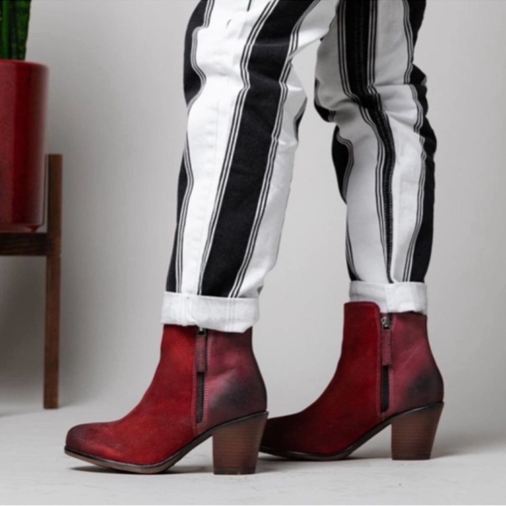 ROAN by Bed Stu Lina Burgundy Distressed Leather Ankle Boots Women’s 6.5